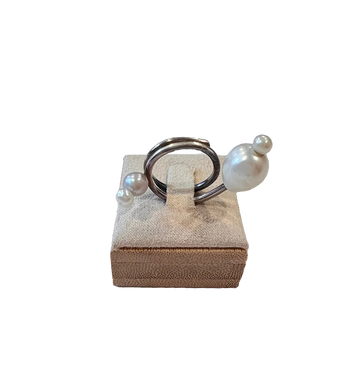 French Horn | oxidized sterling silver with 2 pearls ring
