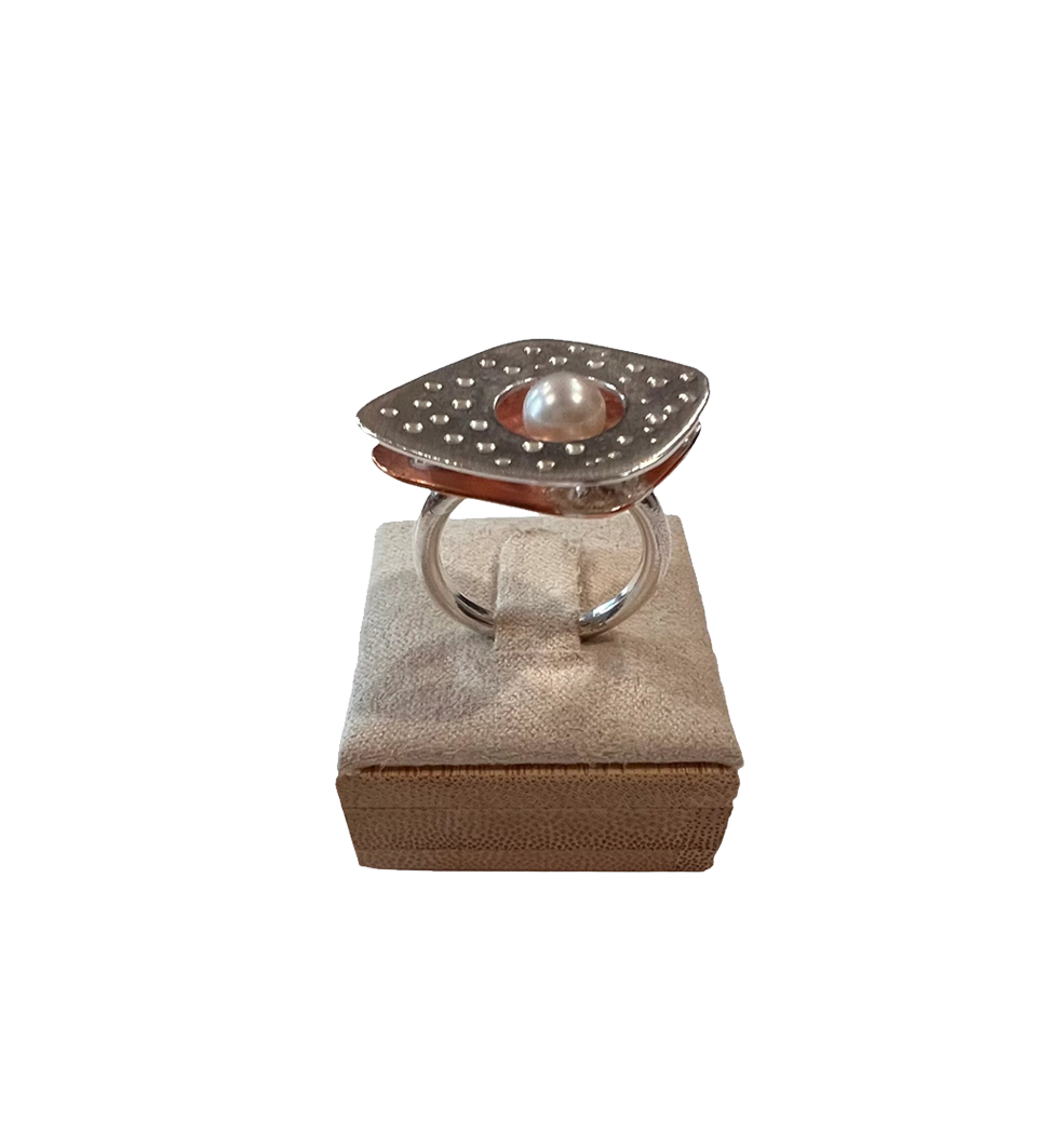 Stingray | sterling silver, copper and large white pearl ring