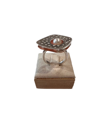 Stingray | sterling silver, copper and large white pearl ring